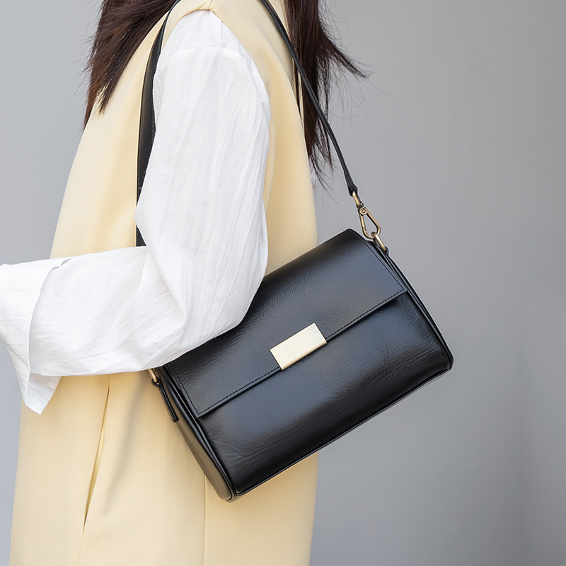 Borsa a Tracolla in Vera Pelle - Phone Accessories Brands recensione e prezzo