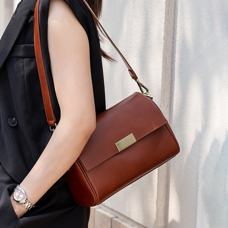 Borsa a Tracolla in Vera Pelle - Phone Accessories Brands recensione e prezzo